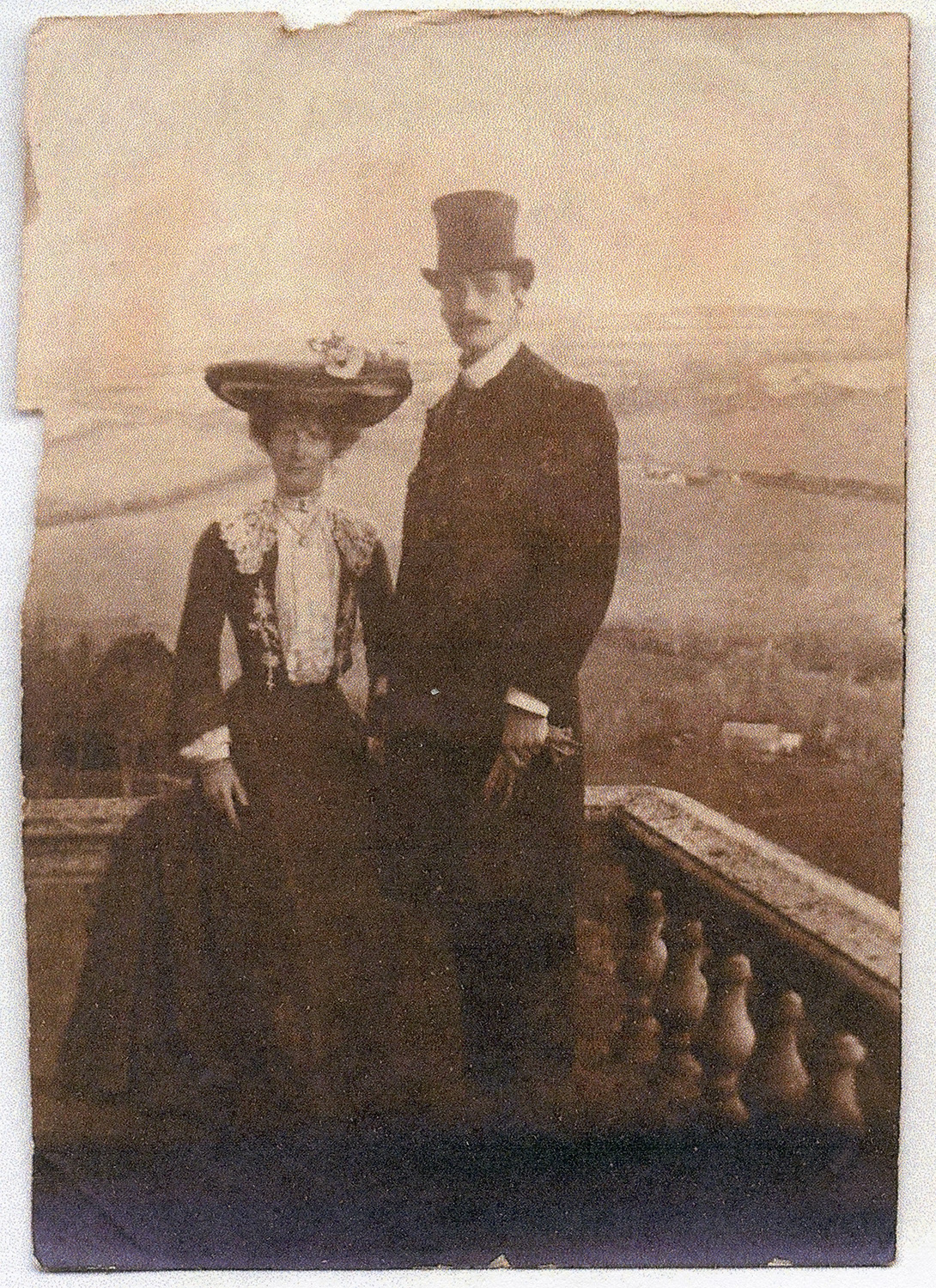 Arthur Lee Glover and his wife Edith Ethel Glover on their Honeymoon, on the balcony at Axnfell, August 1903